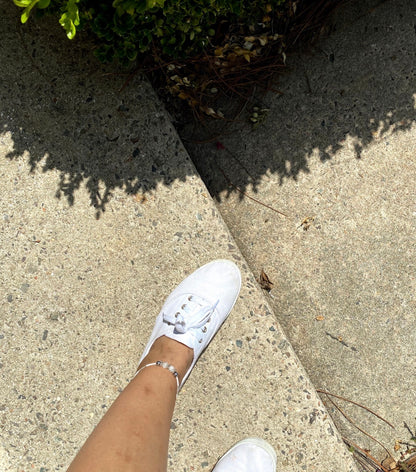 Minimalist White Seed Bead Anklet with Crackle Glass Accent